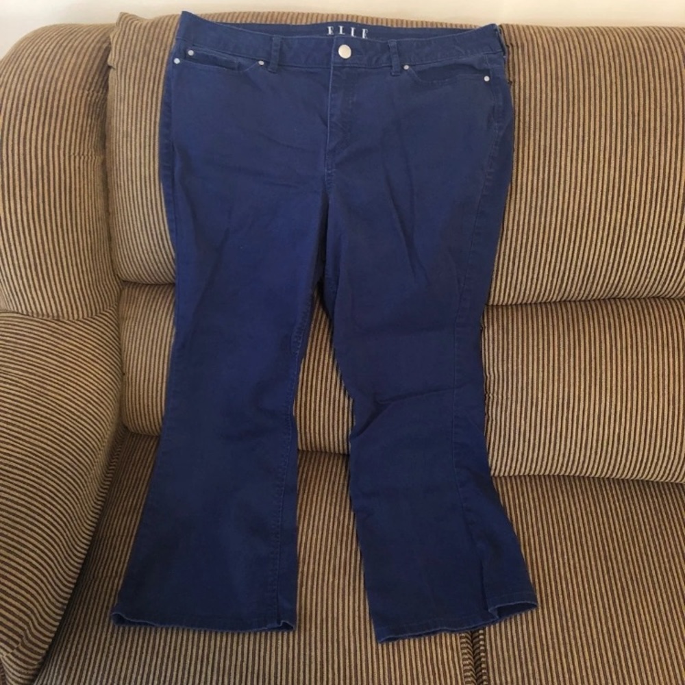 ELLE Flare Capris